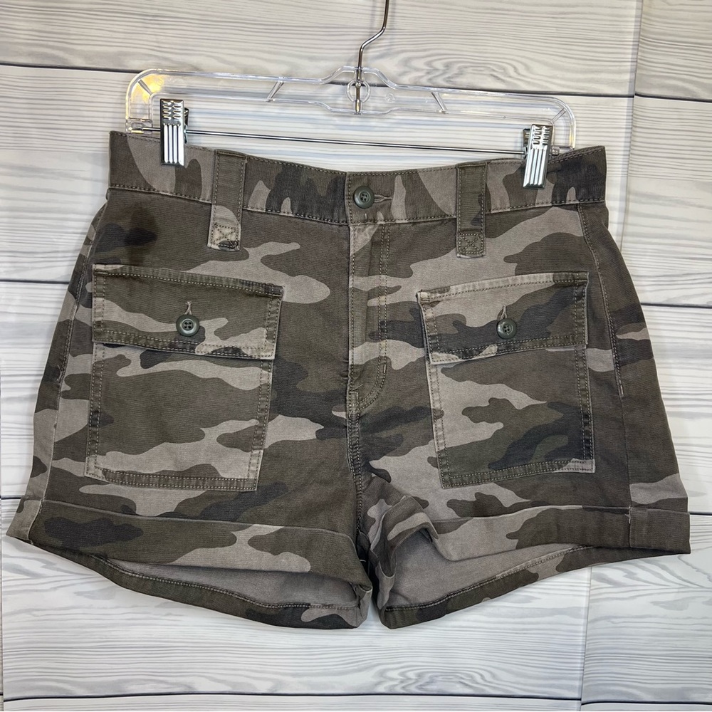 Size 6  American Eagle shorts